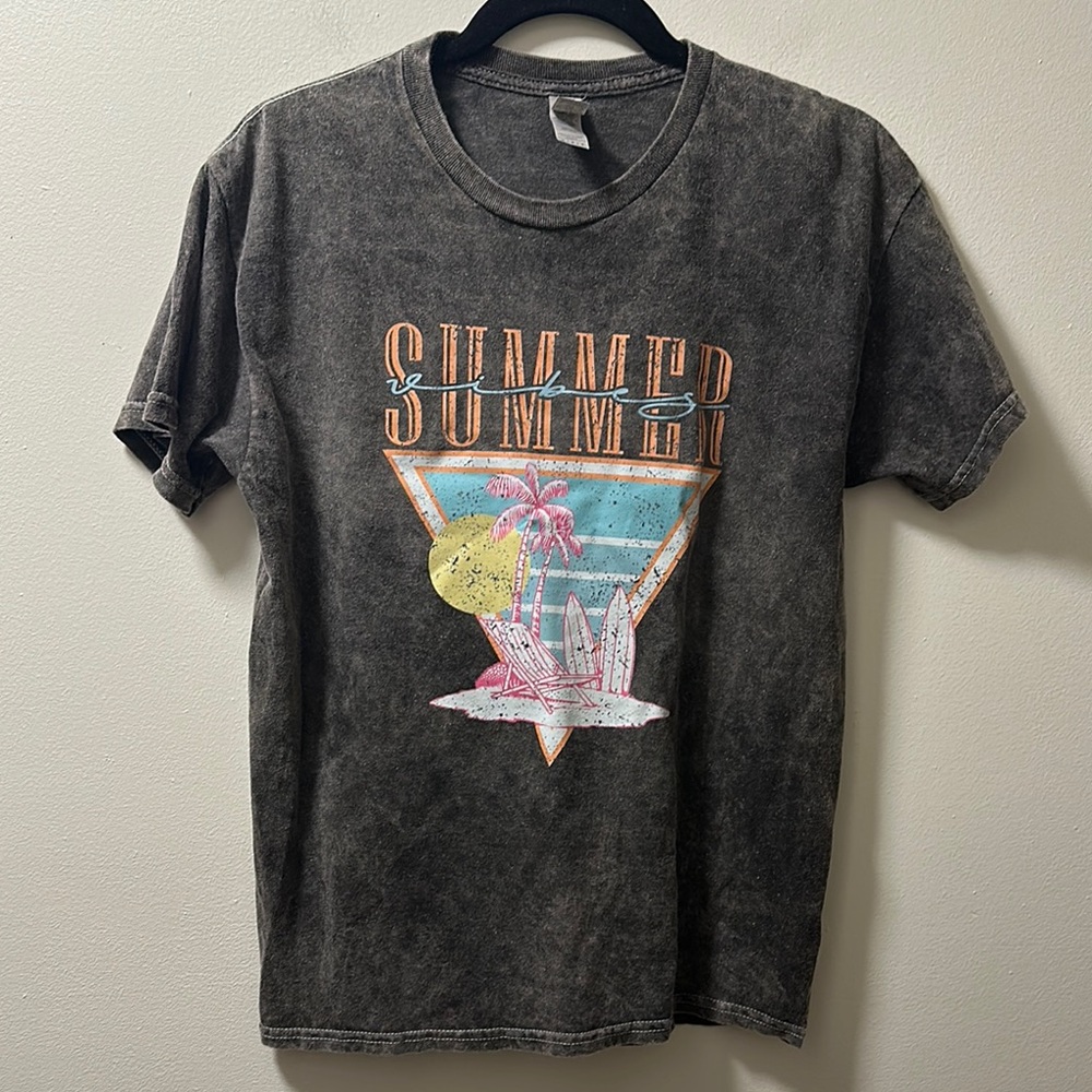 Women’s Summer Vibes Triangle Short Sleeve Black Garment Dyed Tee Sz M
